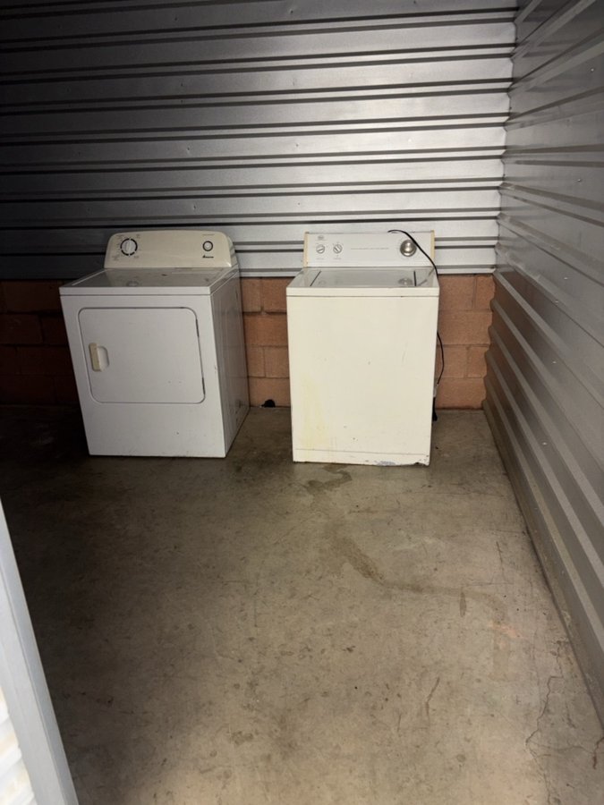 10 x 15 storage unit in New Castle, DE