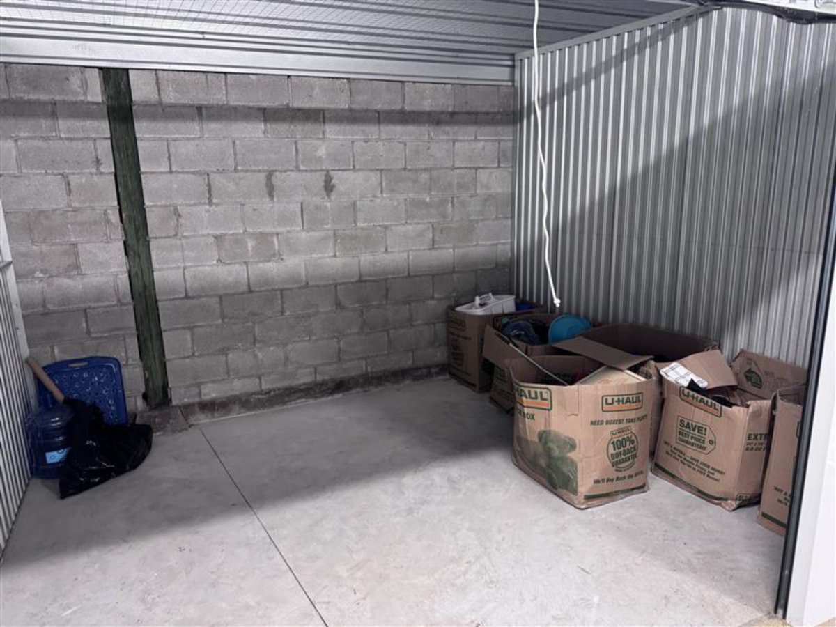 10 x 10 storage unit in Philadelphia, PA