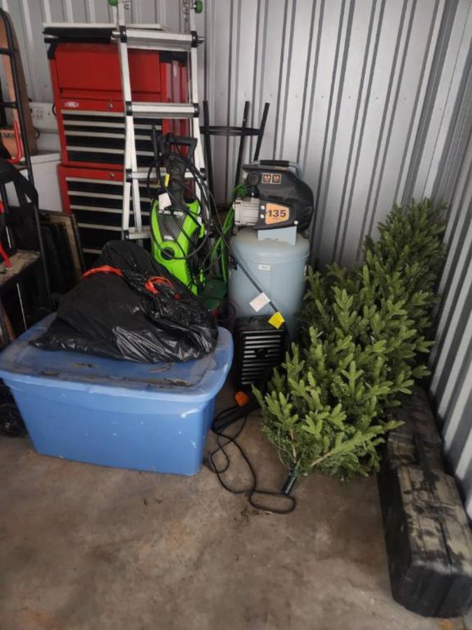 10 x 10 storage unit in Independence, MO