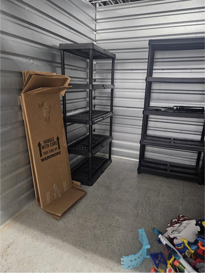 10 x 10 storage unit in Orlando, FL