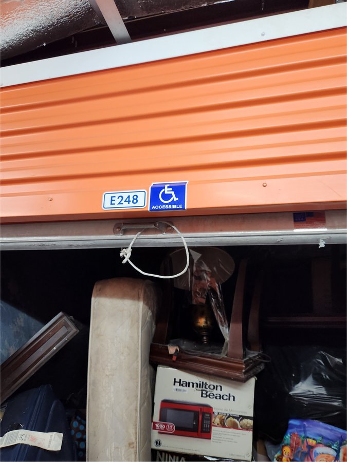 10 x 10 storage unit in Deer Park, NY