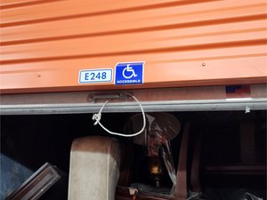 10 x 10 storage unit in Deer Park, NY