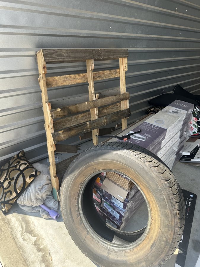 20 x 25 storage unit in Lancaster, TX