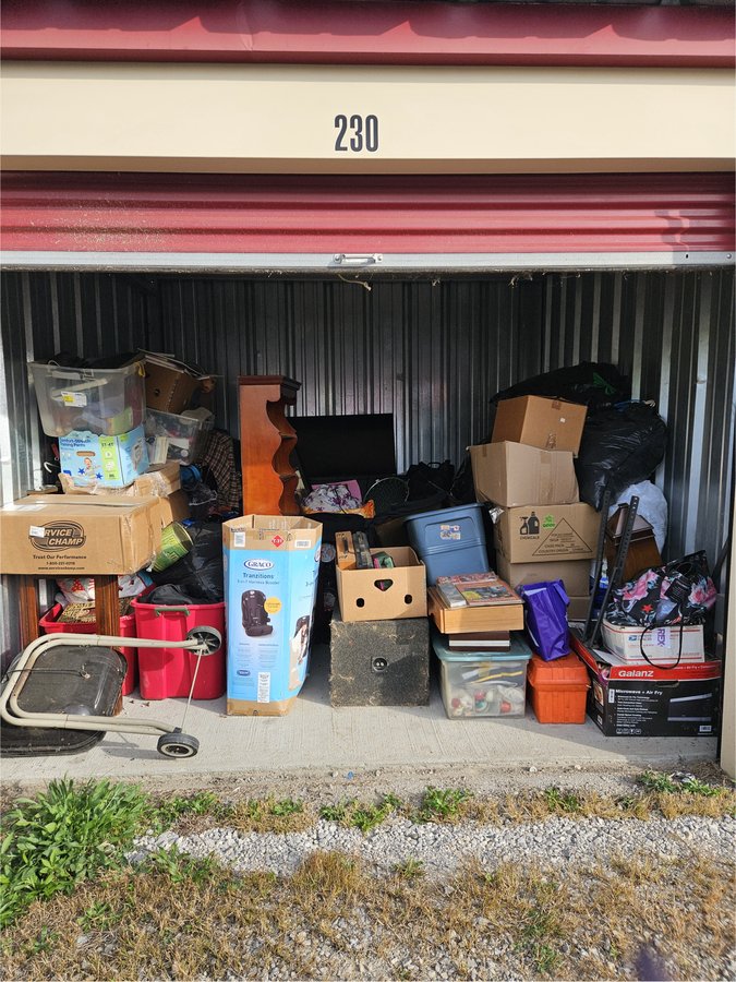 10 x 10 storage unit in Flint, MI