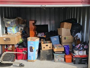 10 x 10 storage unit in Flint, MI
