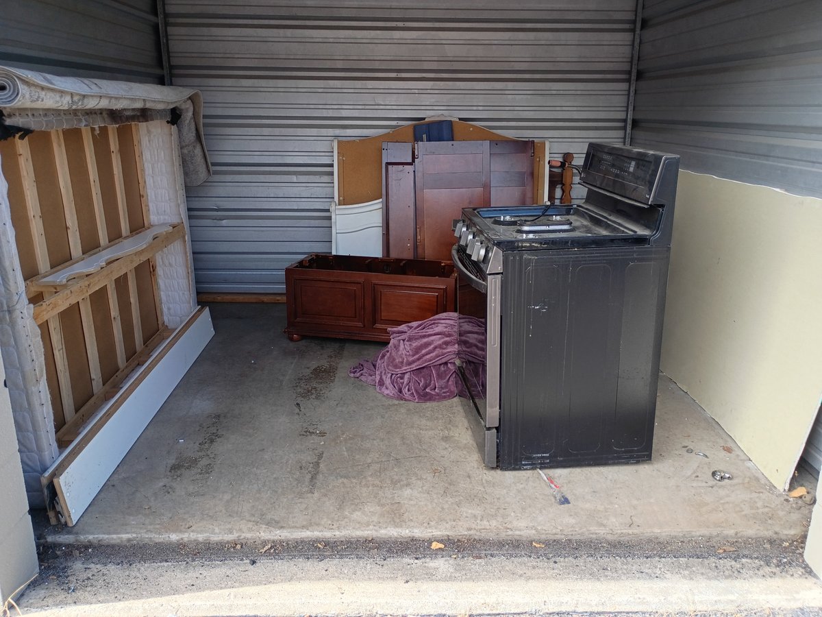 10 x 10 storage unit in Hendersonville, TN