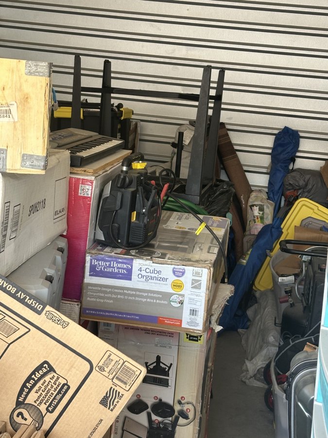 10 x 25 storage unit in Lancaster, TX