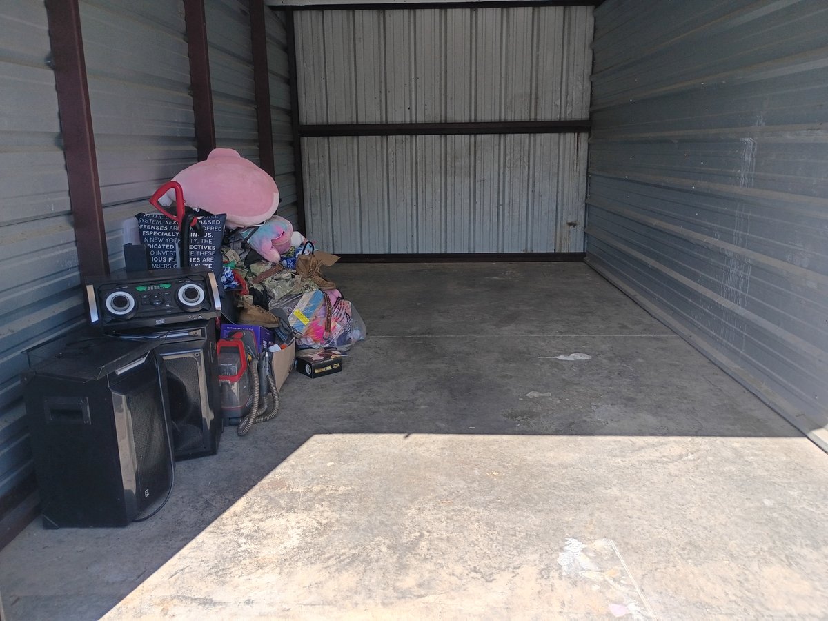 10 x 20 storage unit in Clarksville, TN