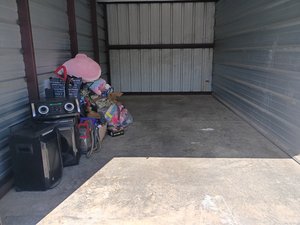 10 x 20 storage unit in Clarksville, TN