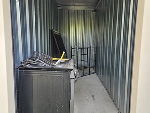 5 x 15 storage unit in Flint, MI