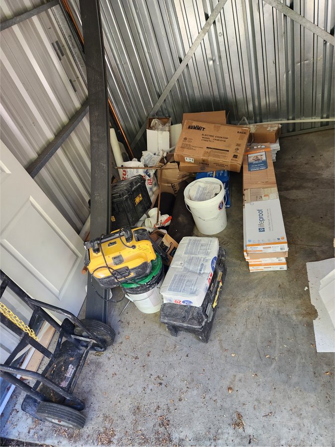 10 x 10 storage unit in Deer Park, NY