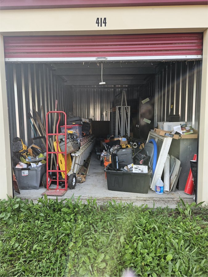 10 x 20 storage unit in Flint, MI