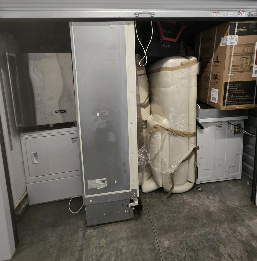 10 x 10 storage unit in Kingston, NY