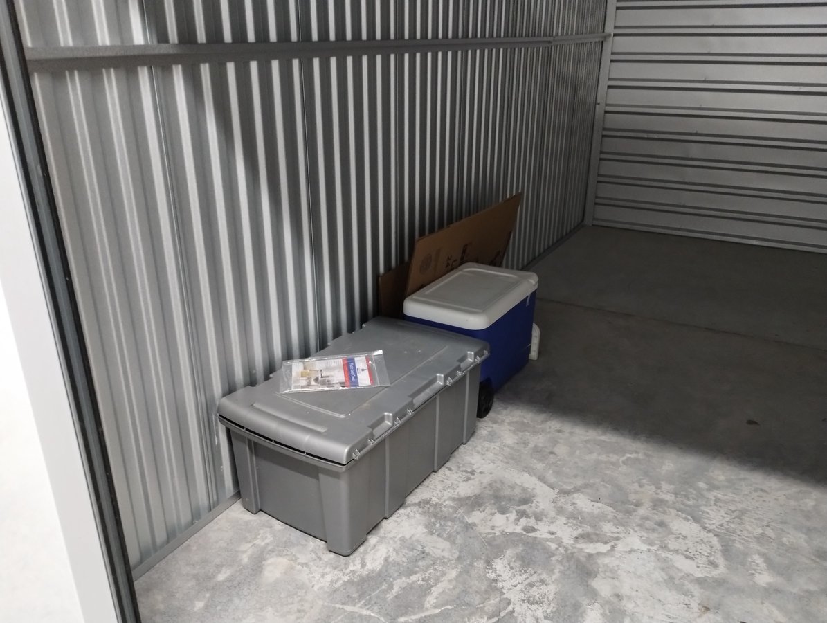 10 x 10 storage unit in Racine, WI