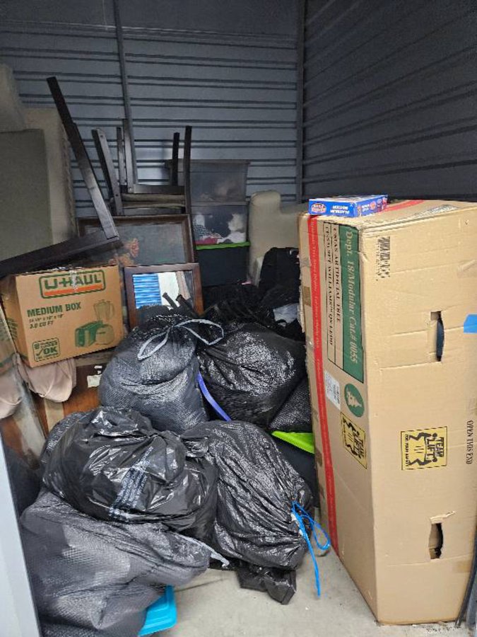 10 x 10 storage unit in Germantown, MD