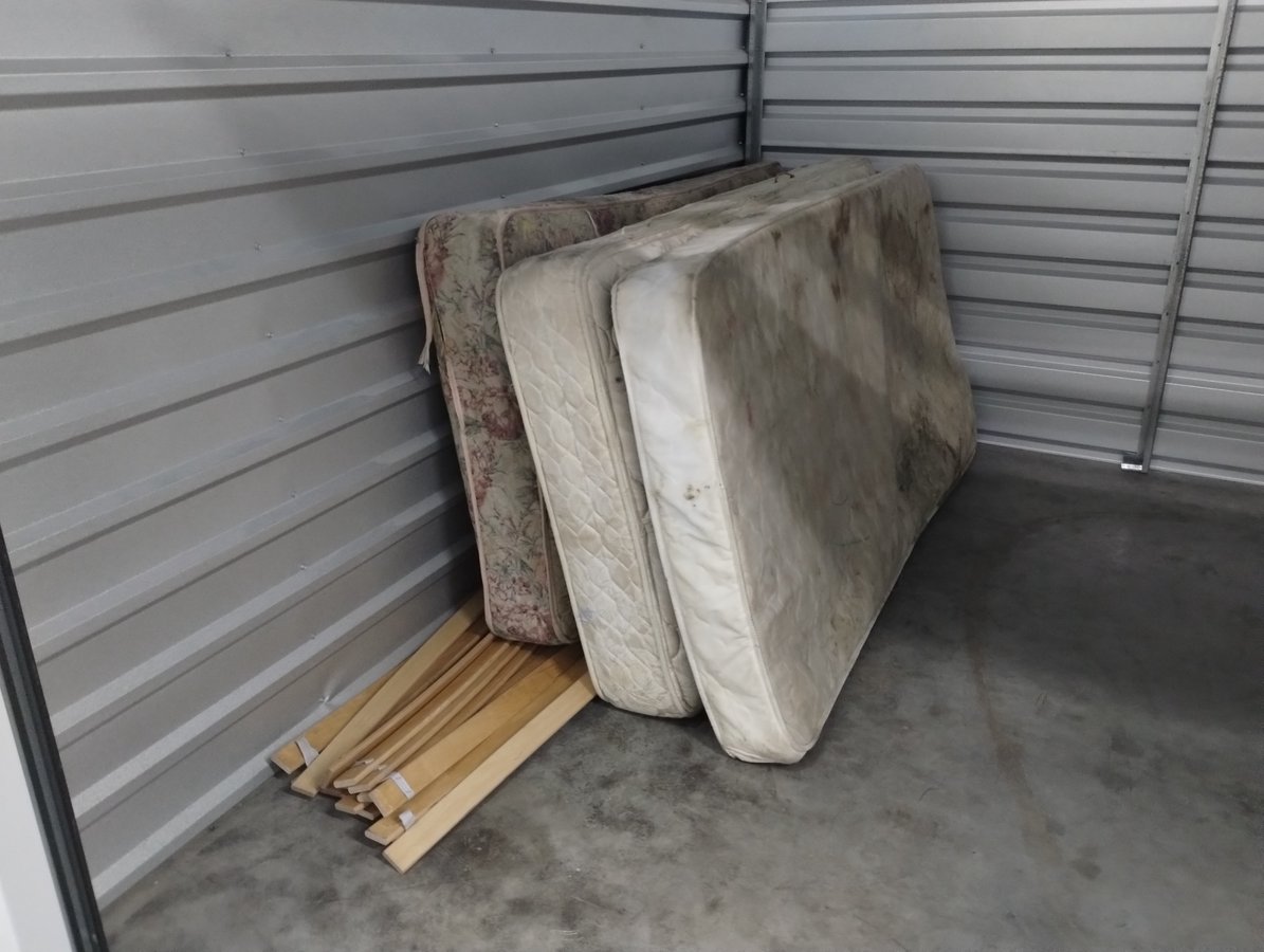 10 x 10 storage unit in Racine, WI