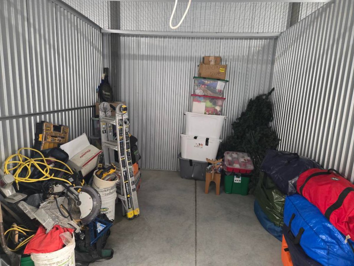 10 x 11 storage unit in Dyer, IN