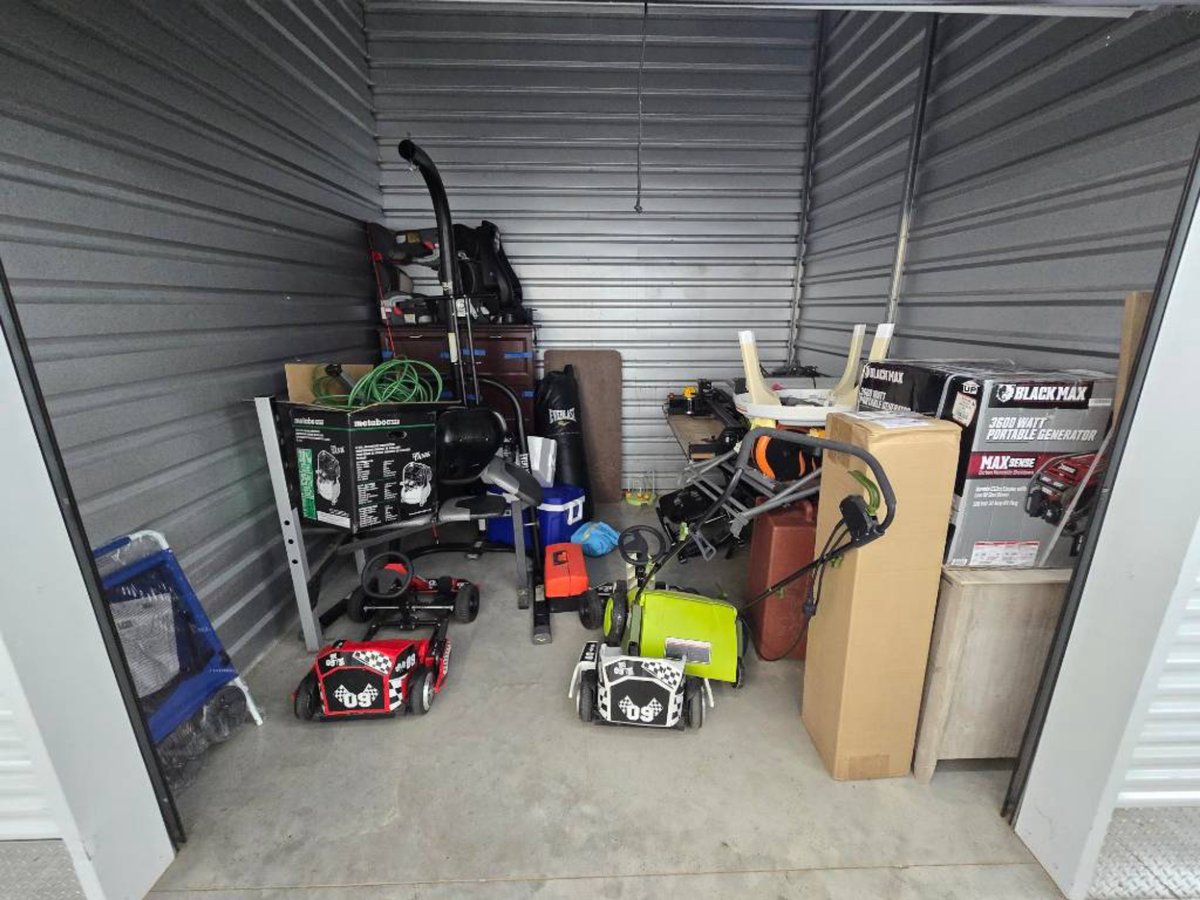 10 x 10 storage unit in Richmond, TX