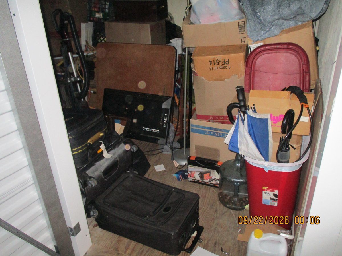 8 x 12 storage unit in Oakland, CA