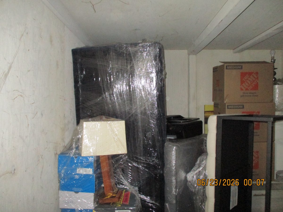 8 x 12 storage unit in Oakland, CA