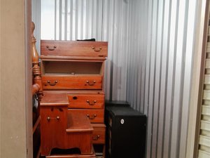 5 x 10 storage unit in Lakewood, OH