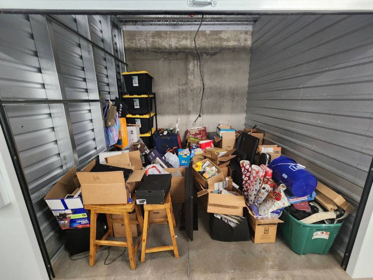10 x 10 storage unit in Tucson, AZ