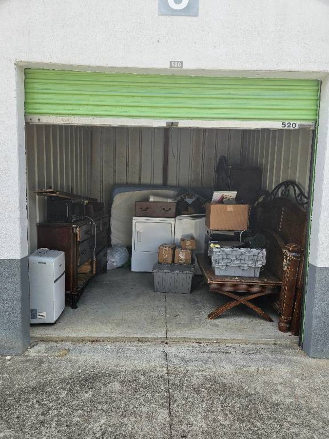 10 x 10 storage unit in Florence, KY