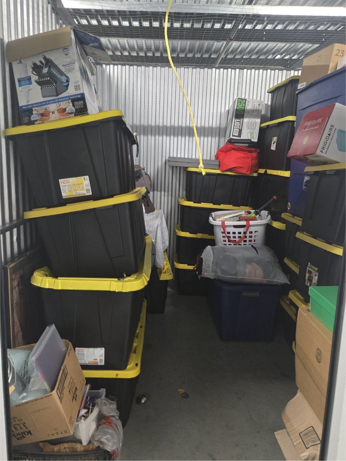 7 x 10 storage unit in Miami Gardens, FL