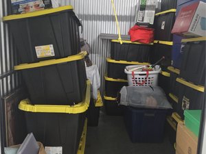 7 x 10 storage unit in Miami Gardens, FL