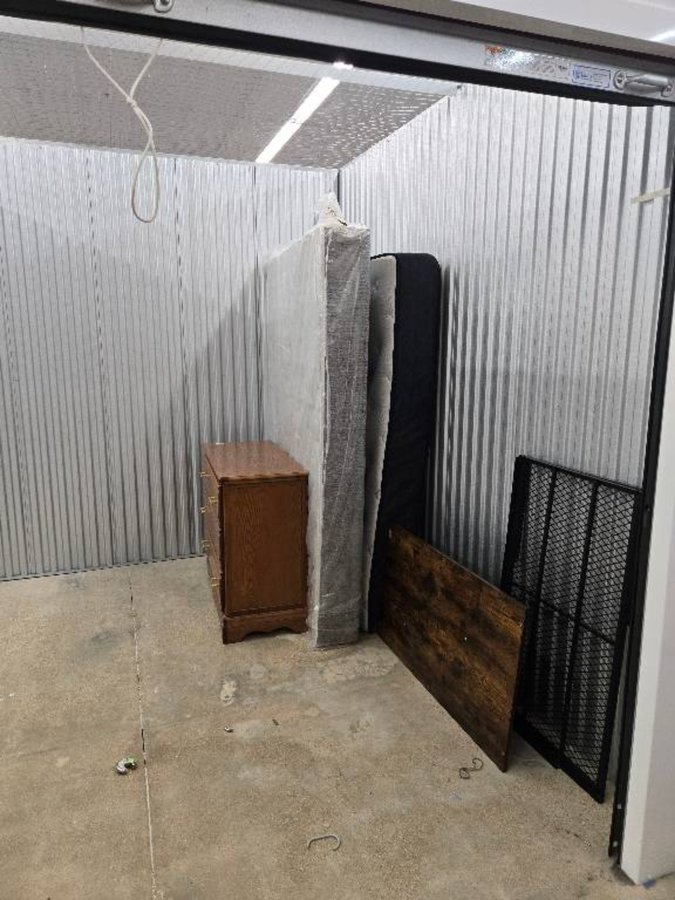 10 x 10 storage unit in Saint Ann, MO