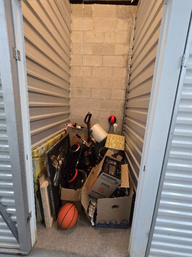 4 x 5 storage unit in Chesapeake, VA