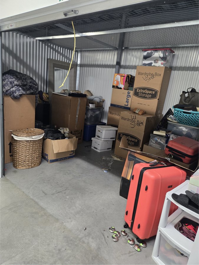 10 x 5 storage unit in Miami Gardens, FL