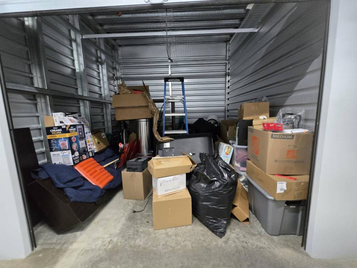 10 x 10 storage unit in Vancouver, WA