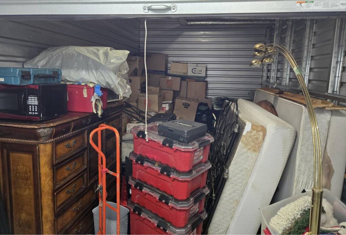 10 x 15 storage unit in Phoenix, AZ