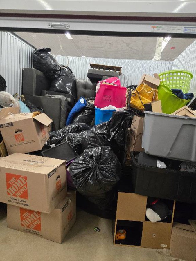 10 x 10 storage unit in Saint Ann, MO