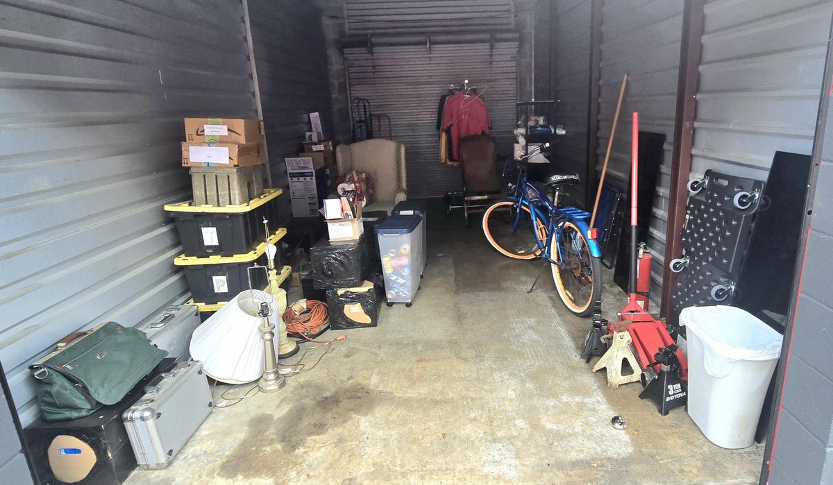 10 x 20 storage unit in Palm Harbor, FL