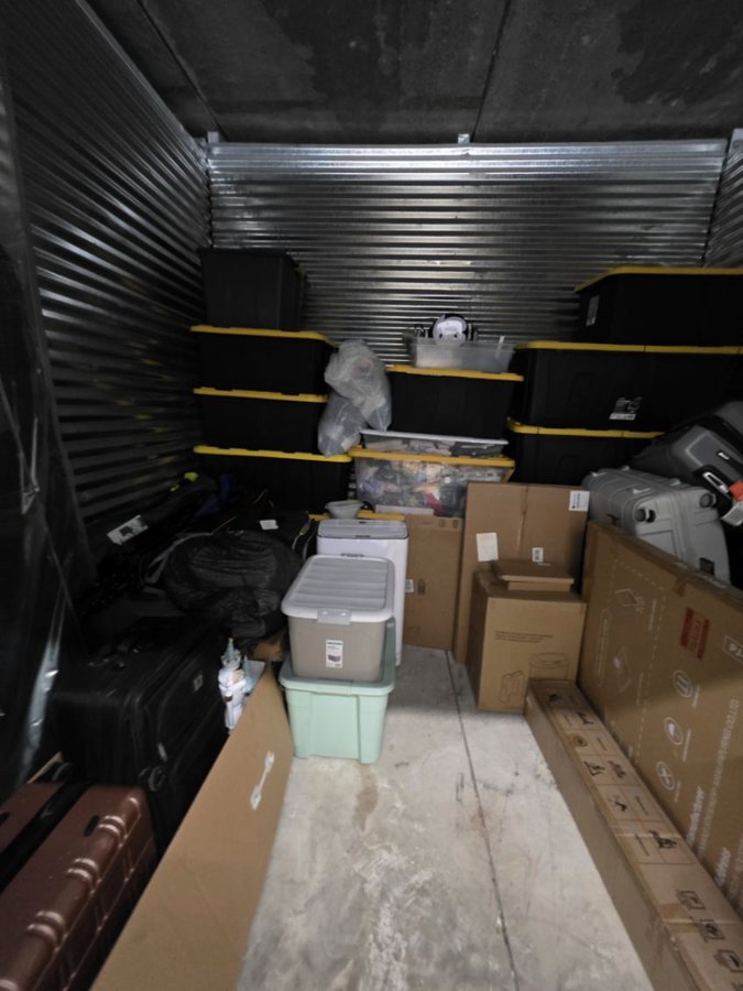 10 x 10 storage unit in Miami, FL