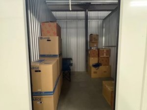 7 x 10 storage unit in Chantilly, VA