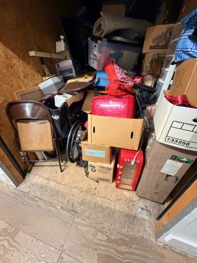 6 x 10 storage unit in La Mesa, CA