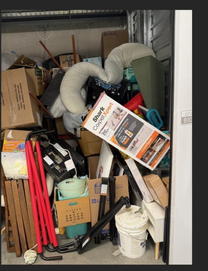 10 x 10 storage unit in Silverdale, WA