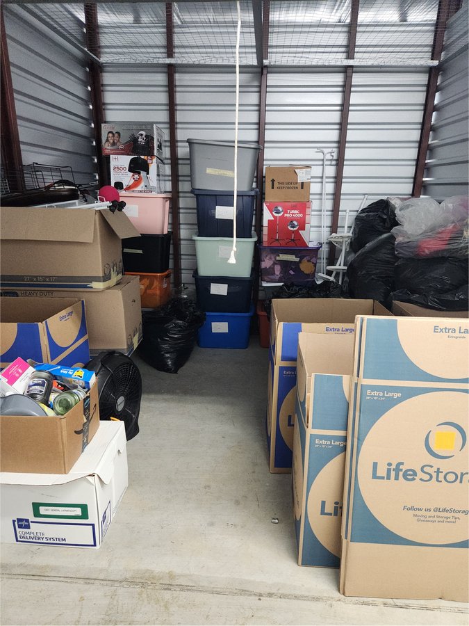 10 x 10 storage unit in Huntsville, AL