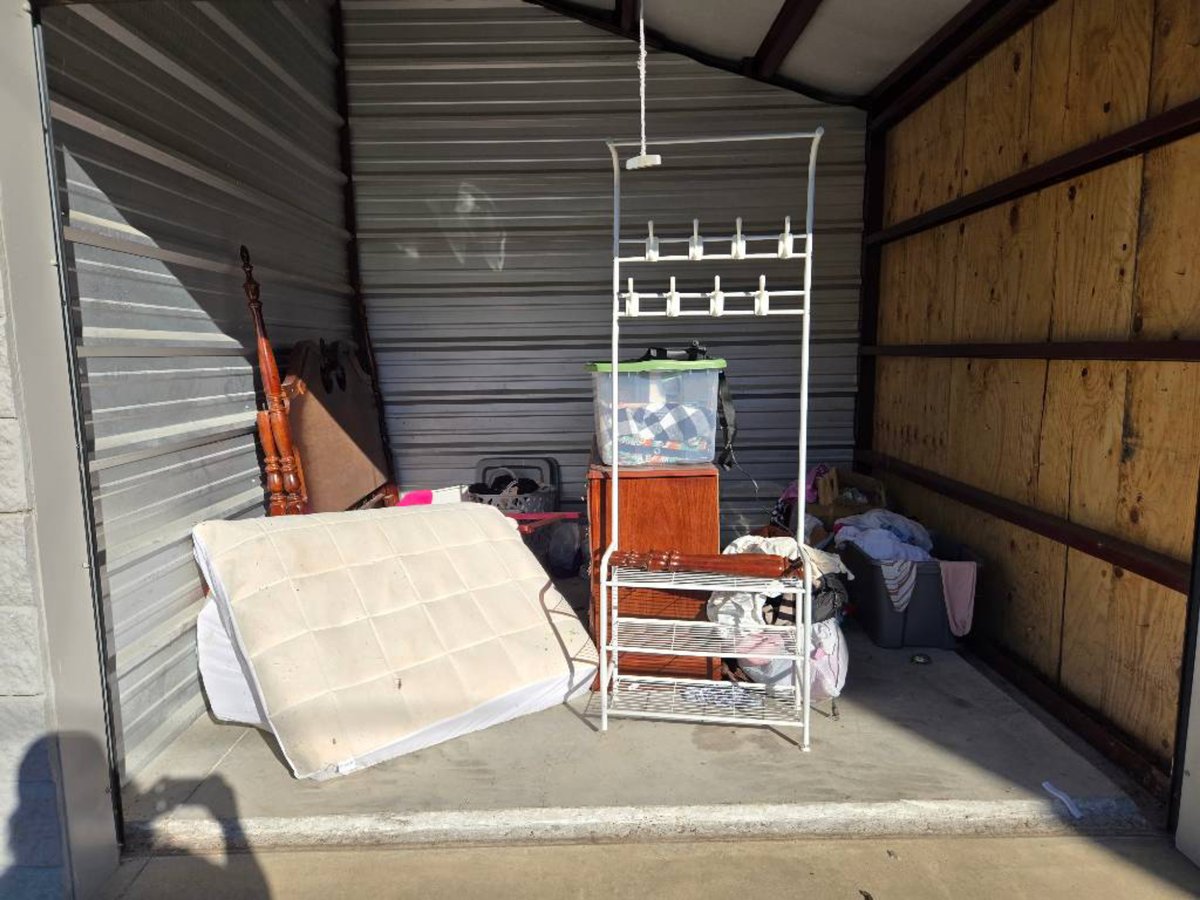 10 x 10 storage unit in Edinburgh, IN