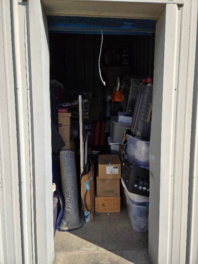 6 x 10 storage unit in Columbus, IN