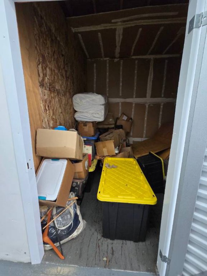 9 x 9 storage unit in Culver City, CA