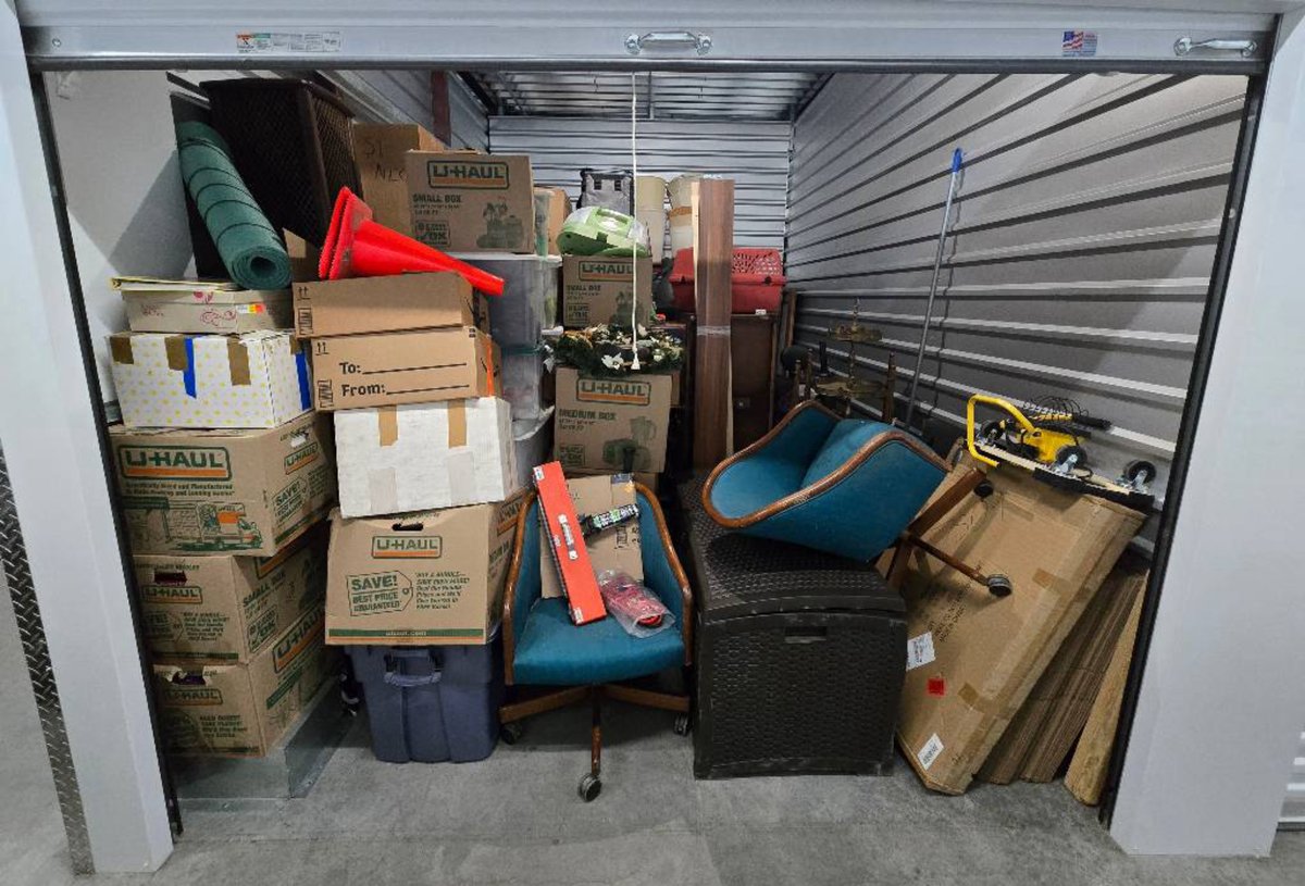 10 x 15 storage unit in Aurora, CO