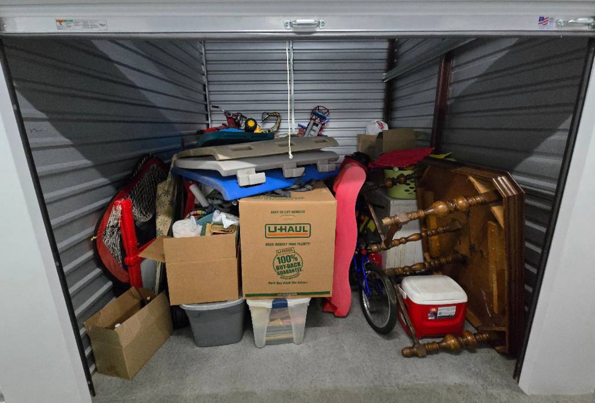 10 x 10 storage unit in Aurora, CO