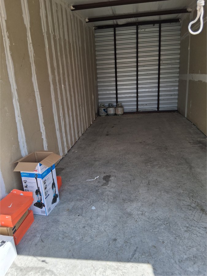 10 x 25 storage unit in Lancaster, TX