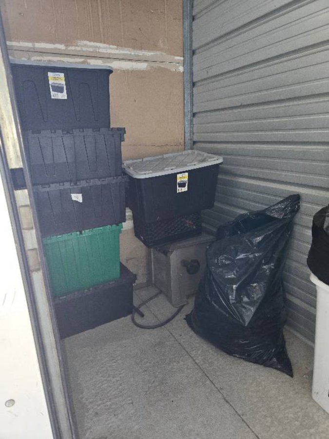 5 x 10 storage unit in Manteca, CA