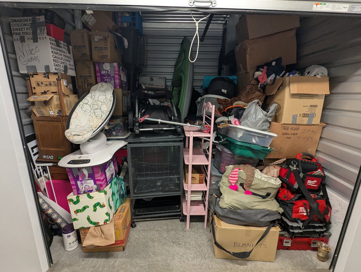 10 x 10 storage unit in Everett, WA