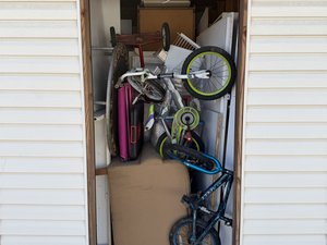 5 x 10 storage unit in Warren, OH